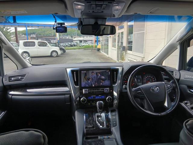 0804752A30260605W00119.jpg