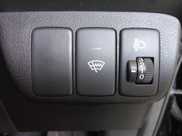 0940076A30260517W00204.jpg