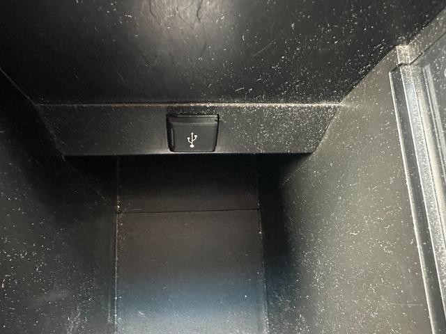 0560617A30260916W00305.jpg