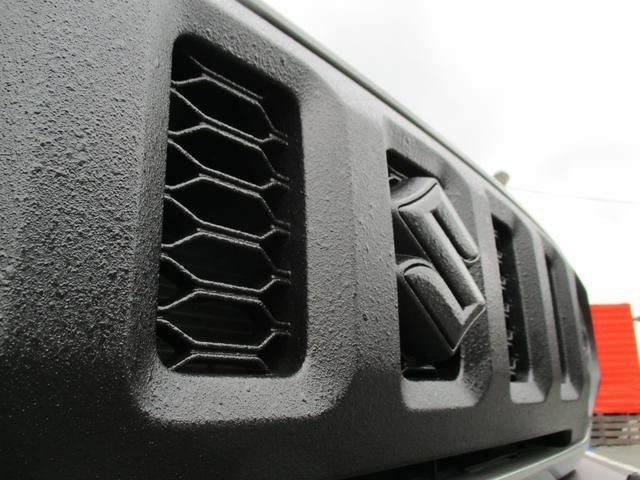 0402364A30260904W00111.jpg