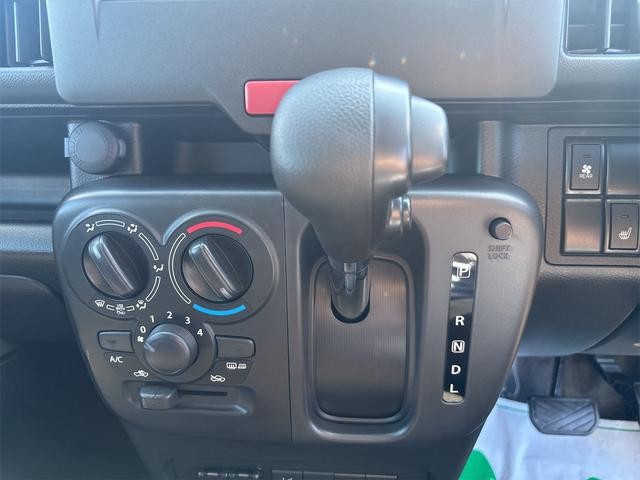 0310345A30260804W00216.jpg
