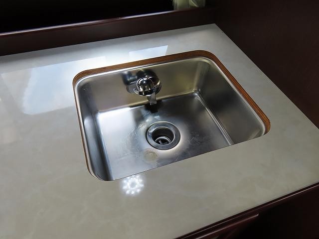 0403010A30260905W00210.jpg