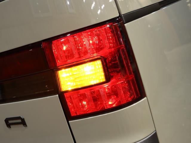 0505201A30261020W00117.jpg