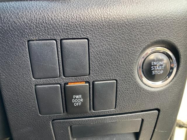 0403383A30260905W00219.jpg