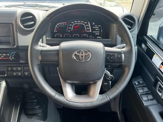 27115465_carP_l_7.jpg