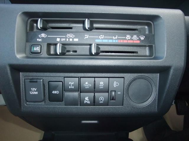 0302486A30261003W00214.jpg
