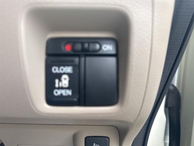 0501637A30260905W00116.jpg