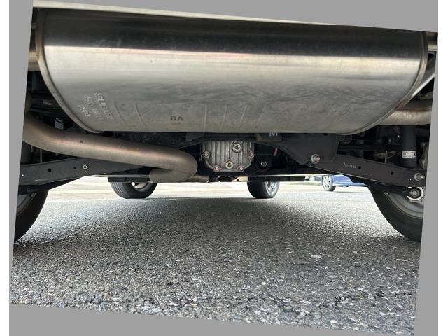 0403755A30260905W00117.jpg
