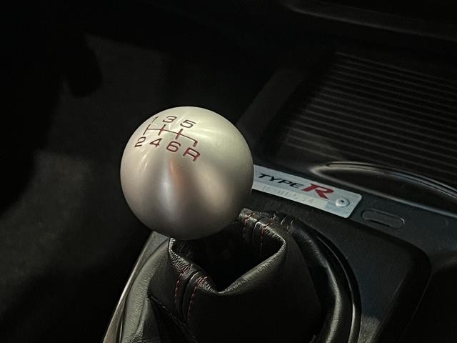 0502713A30260912W00207.jpg