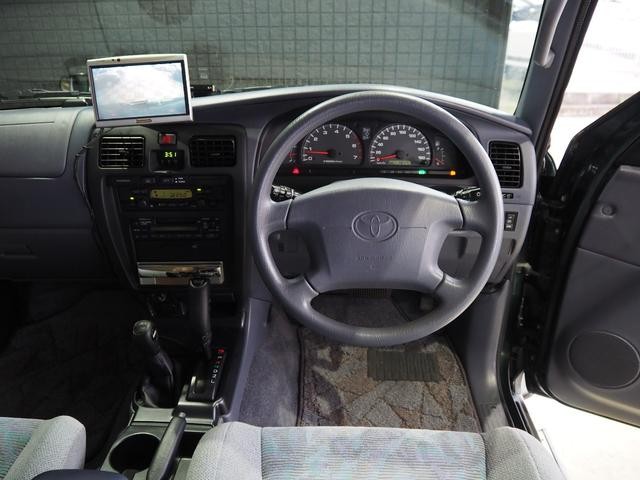 0707753A30261002W00117.jpg