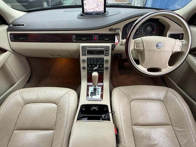 9571870A30260928W00118.jpg