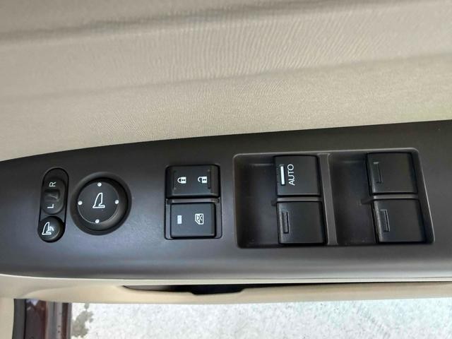 0209344A30260723W00117.jpg
