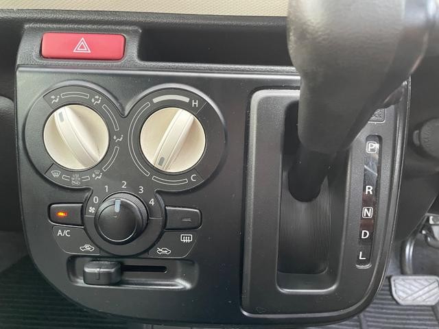 0404352A30260905W00112.jpg