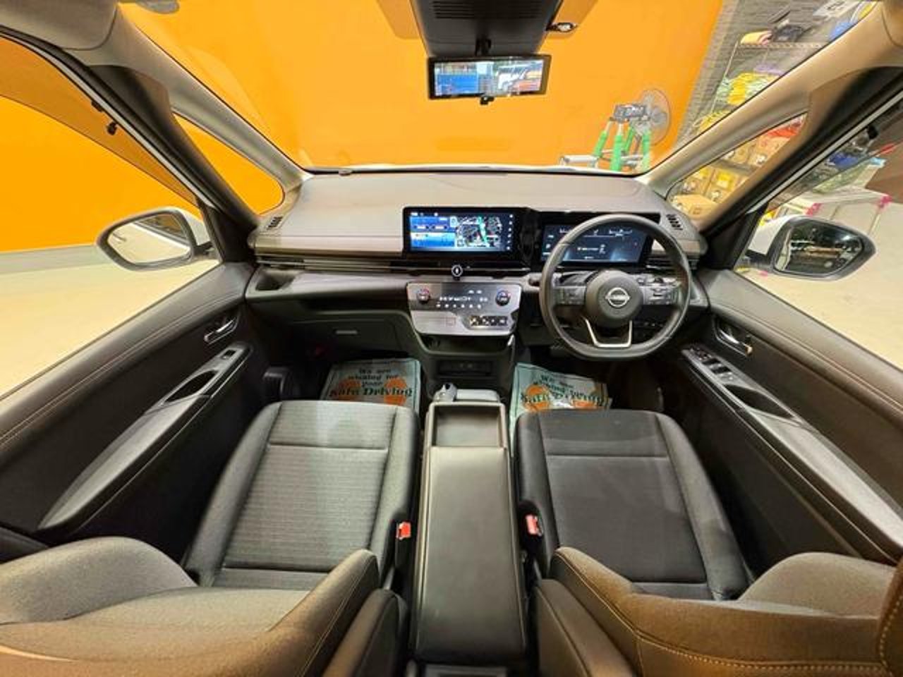 2023 Nissan Serena, photo 2 of 4