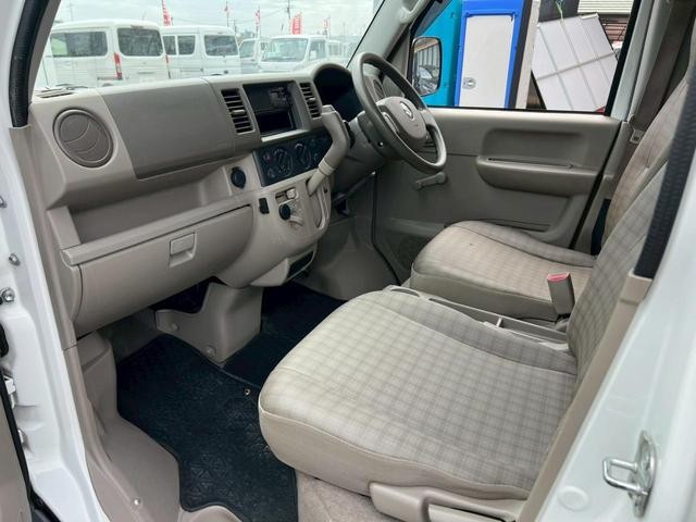 1000945A30260403W00317.jpg