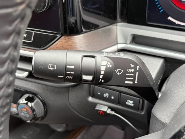 0500054A30260904W00215.jpg
