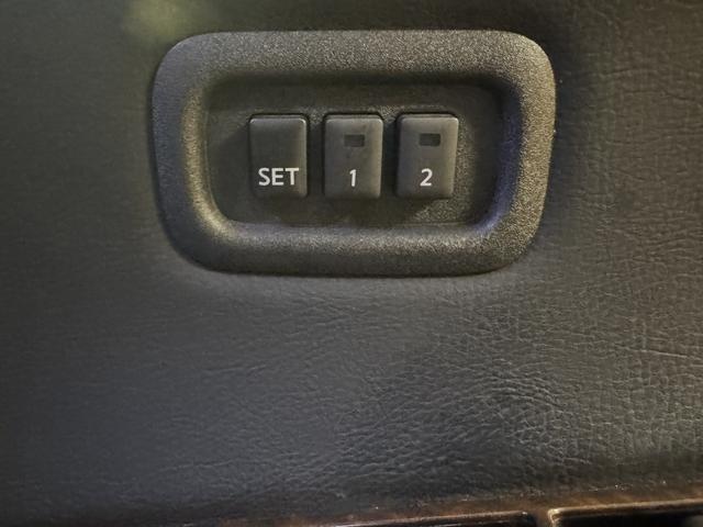 0520259A30260607W00116.jpg