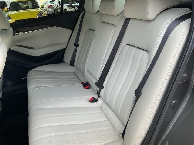 0561155A30260622W00513.jpg
