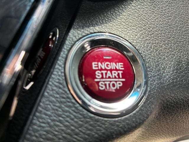 0404372A30260821W00213.jpg