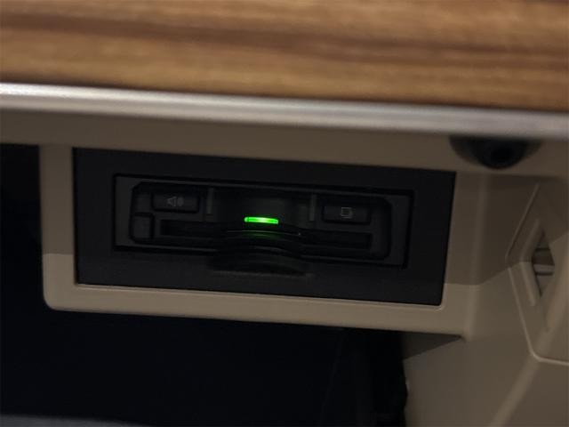 0710232A30261025W00207.jpg