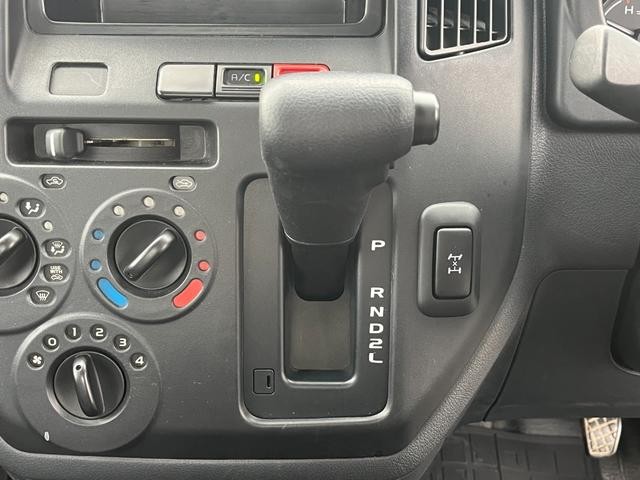 0208643A30260626W00115.jpg