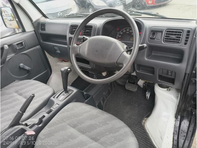 0704385A30260905W00101.jpg