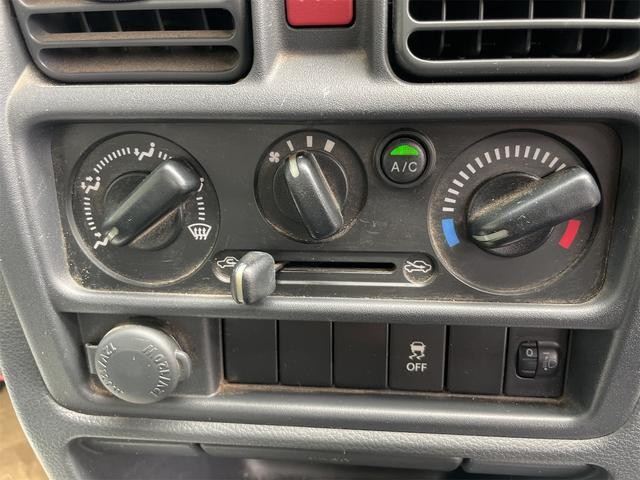 1101983A30260930W00102.jpg