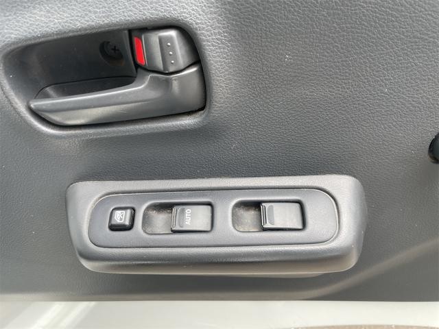 1101983A30260930W00104.jpg