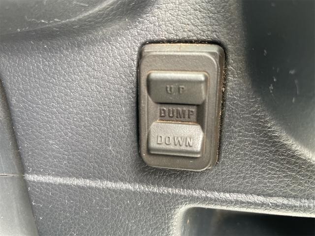1101983A30260930W00108.jpg