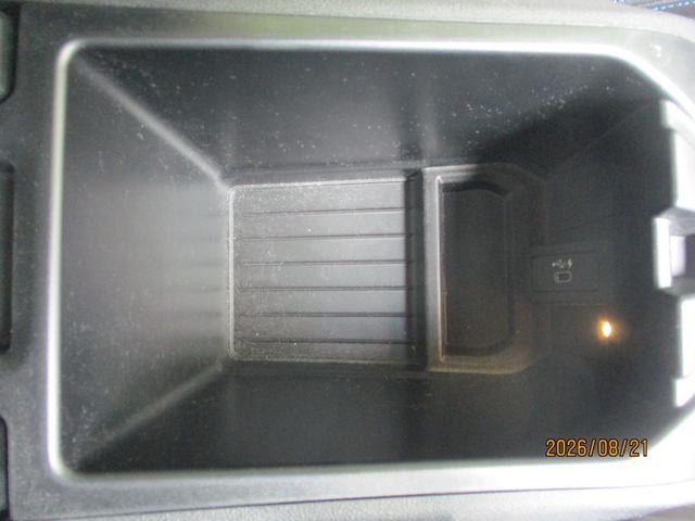 0802982A30260822W00117.jpg
