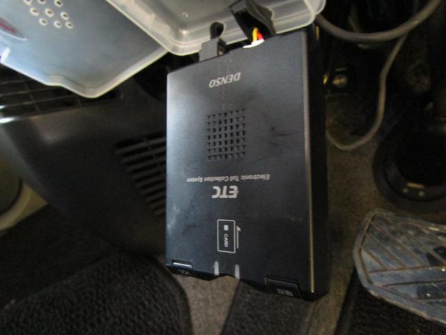 0560837A30260507W00318.jpg