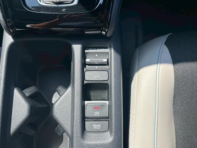 0530142A30260607W00210.jpg