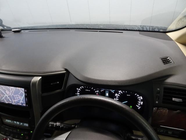 0508042A30261024W00114.jpg