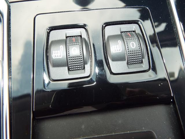 0500115A30260821W00113.jpg