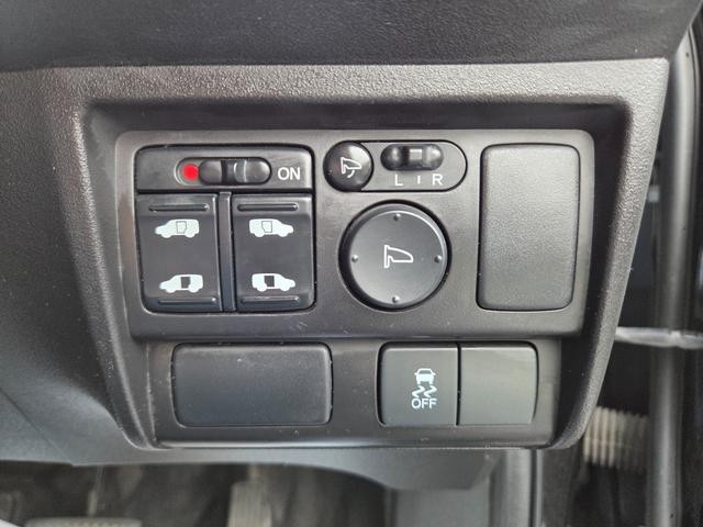0509045A30260906W00111.jpg