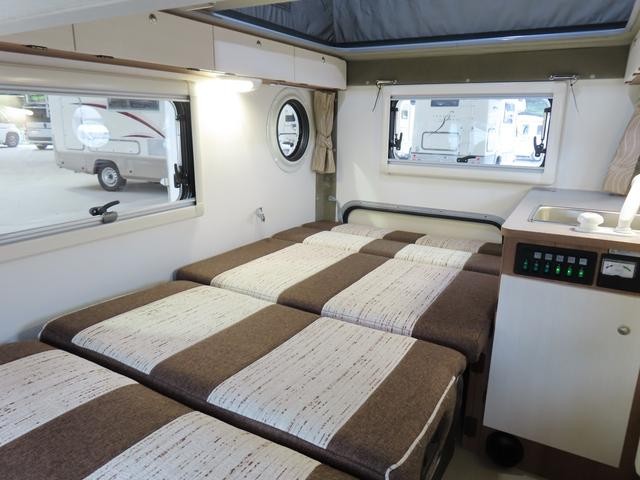 0403790A30260808W00102.jpg
