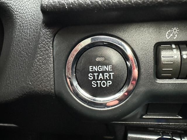 9900146A30261025W00118.jpg
