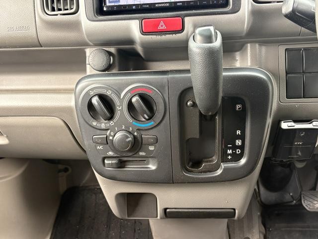 0404110A30260818W00206.jpg