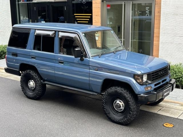 0801987A30260915W00103.jpg