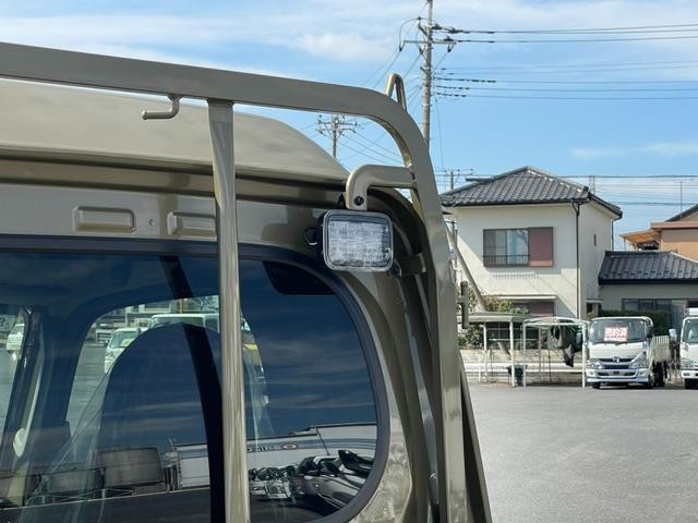 0508221A30261012W00219.jpg