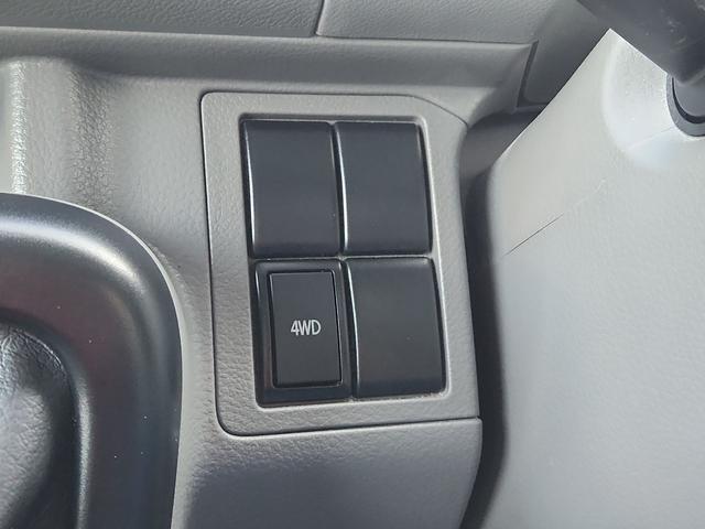 0600275A30260403W00310.jpg