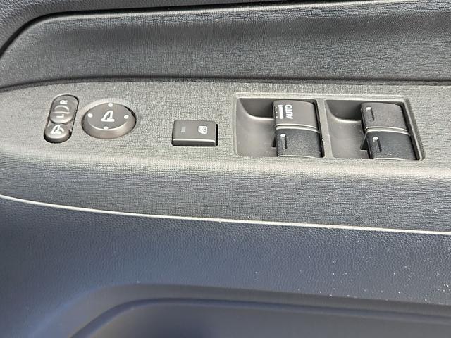 0600275A30260422W00214.jpg