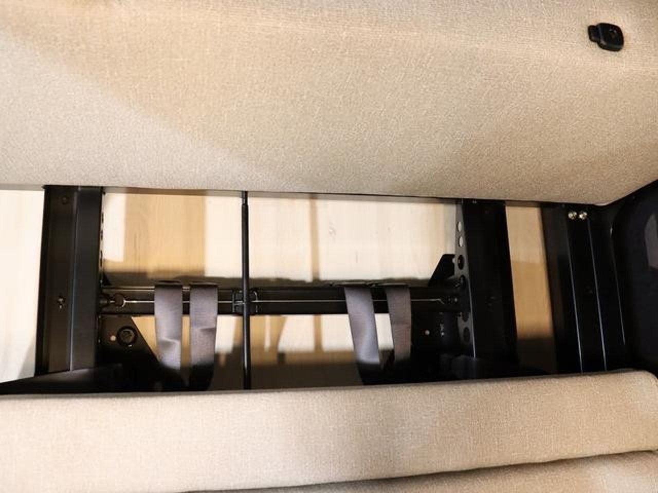 2023 Toyota Hiace, photo 5 of 5