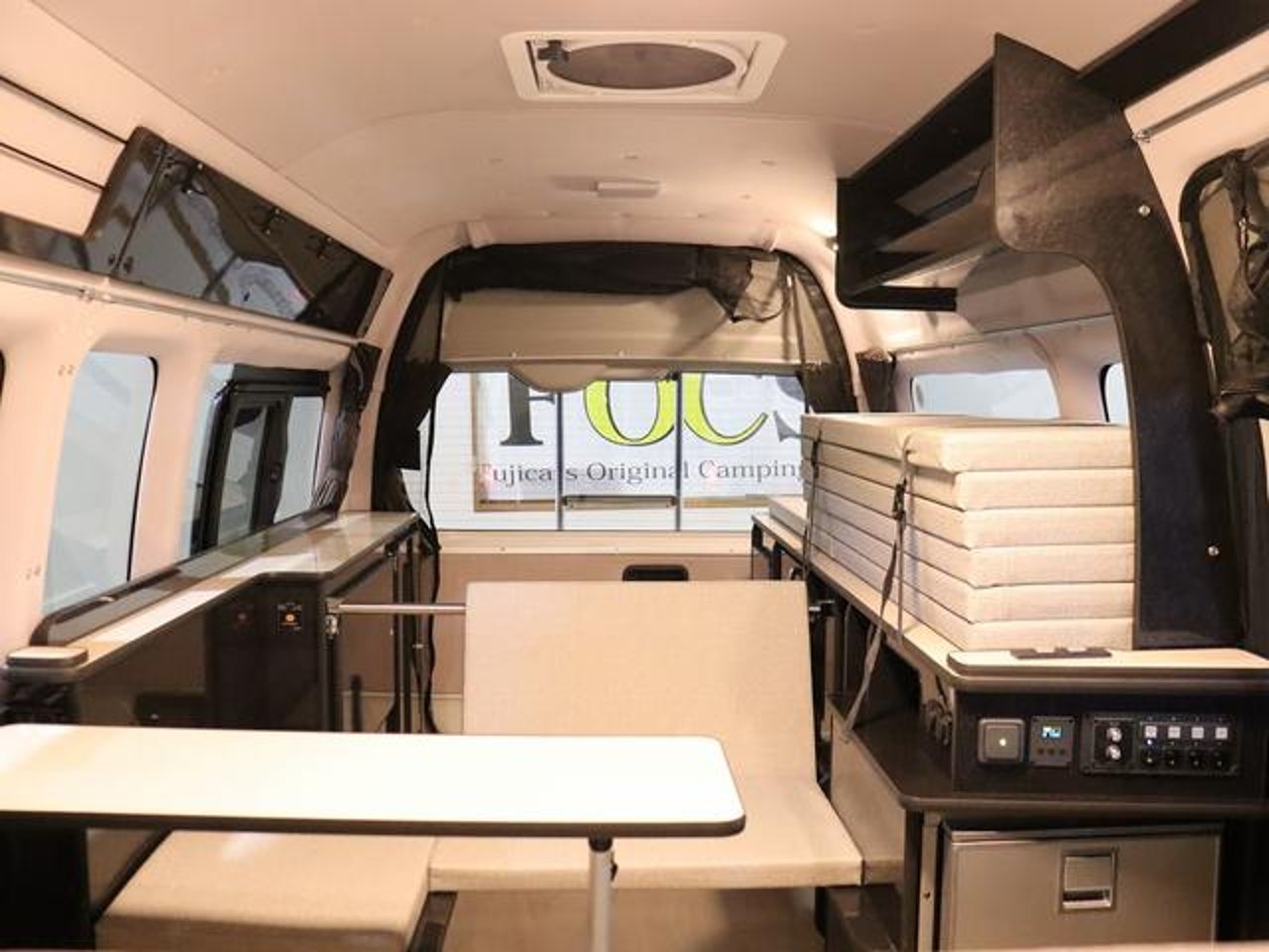 2023 Toyota Hiace, photo 2 of 5