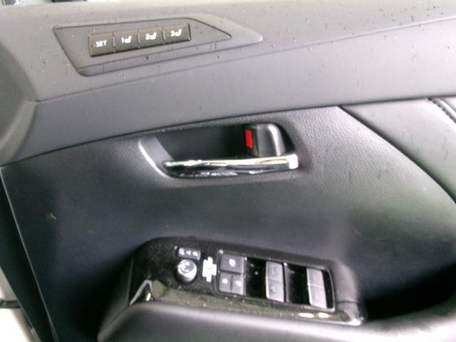 0200852A30260925W00117.jpg