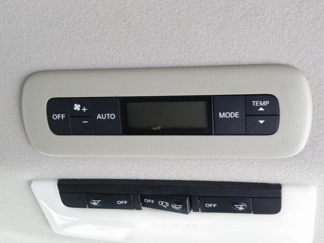 1001999A30260503W00415.jpg