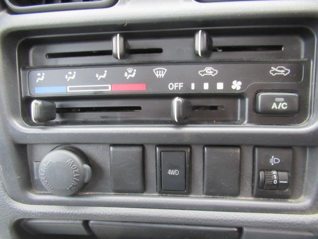 0706964A30260425W00115.jpg