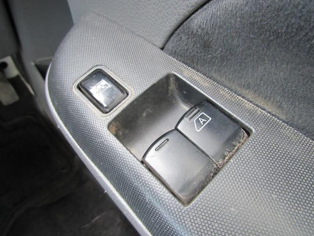 0560774A30261004W00118.jpg