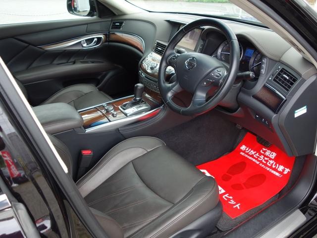 0508329A30260905W00213.jpg