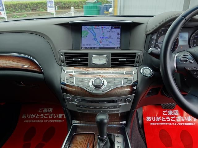 0508329A30260905W00215.jpg
